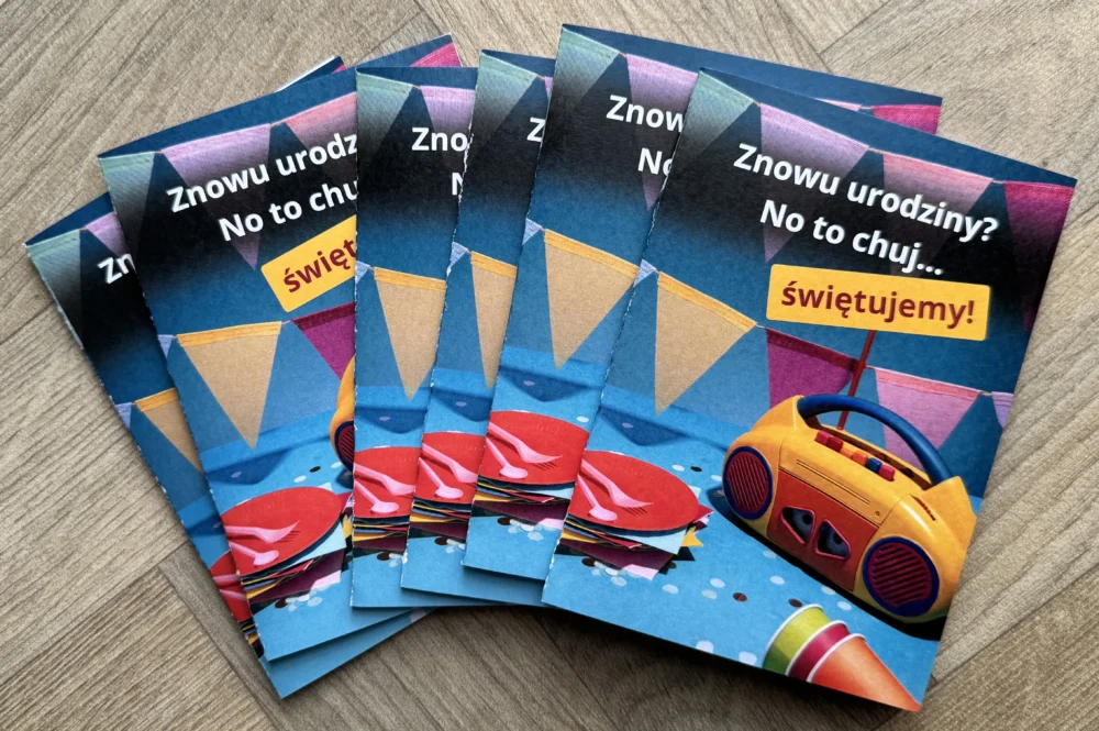 2 Kartka urodzinowa- „Znowu urodziny? No to ch*j… świętujemy!” (outlet) Kartka urodzinowa: „Znowu urodziny? No to ch*j… świętujemy!” (outlet)