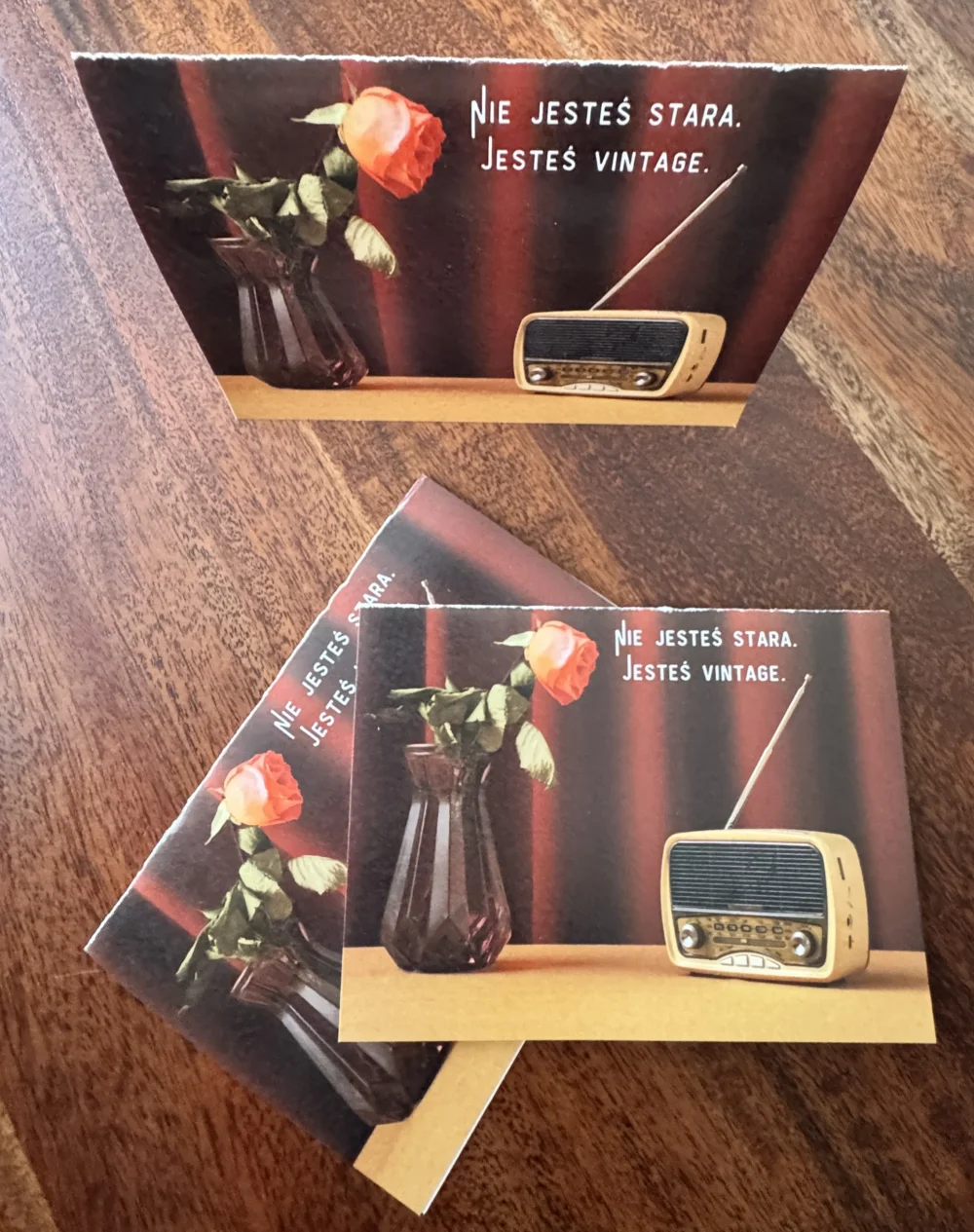 3 Kartka urodzinowa- „Nie jesteś stara. Jesteś vintage.” (outlet) Kartka urodzinowa: „Nie jesteś stara. Jesteś vintage.” (outlet)