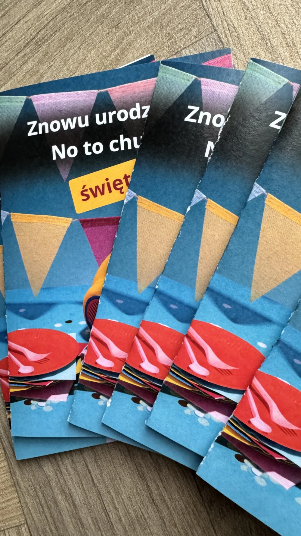 Kartka urodzinowa- „Znowu urodziny? No to ch*j… świętujemy!” (outlet) Kartka urodzinowa: „Znowu urodziny? No to ch*j… świętujemy!” (outlet)